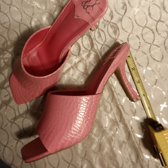 NWOT NY & CO Beautiful pink croc slip on heels - Picture 5 of 5
